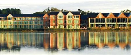 De Vere Cotswold Water Park South Cerney Bagian luar foto