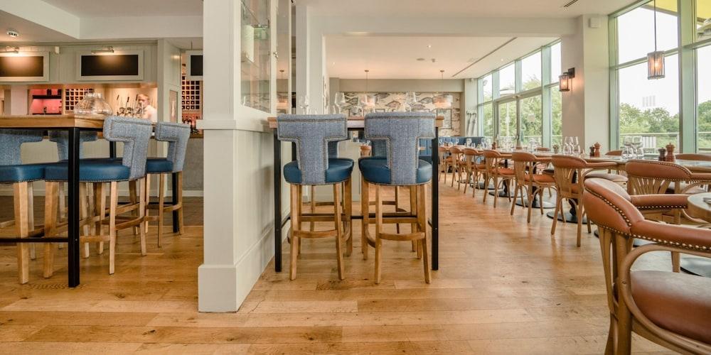 De Vere Cotswold Water Park South Cerney Bagian luar foto