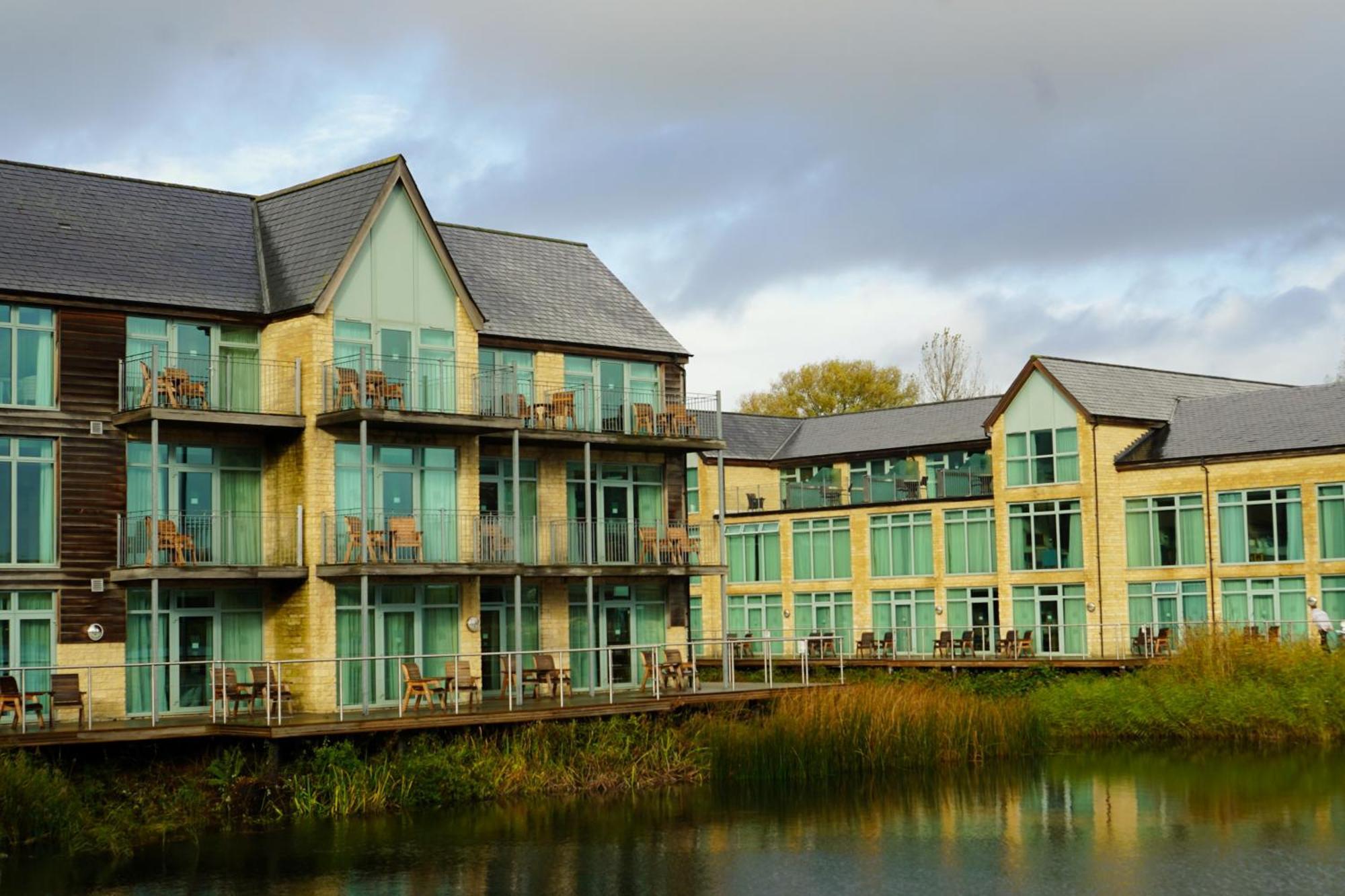 De Vere Cotswold Water Park South Cerney Bagian luar foto