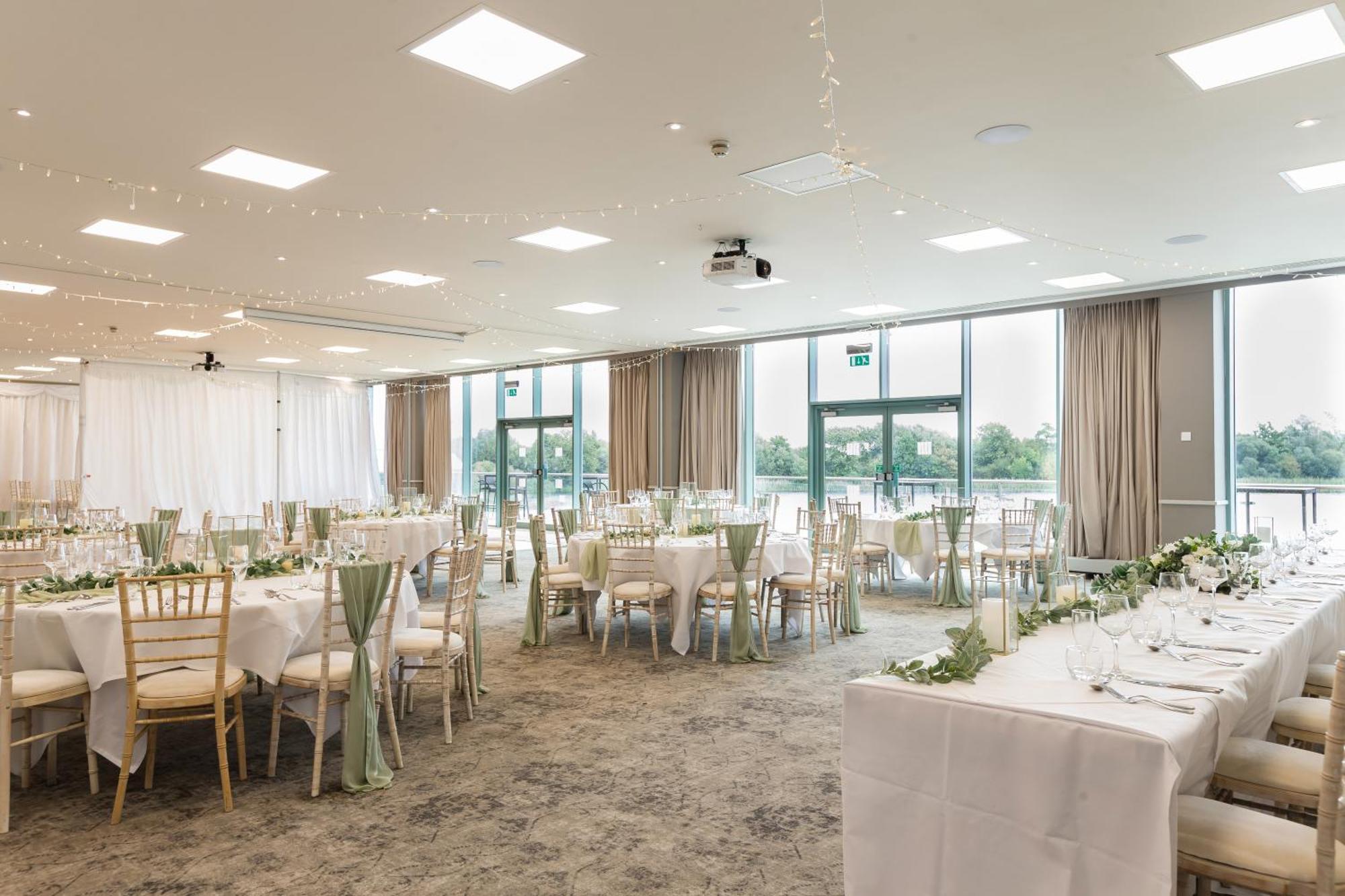 De Vere Cotswold Water Park South Cerney Bagian luar foto