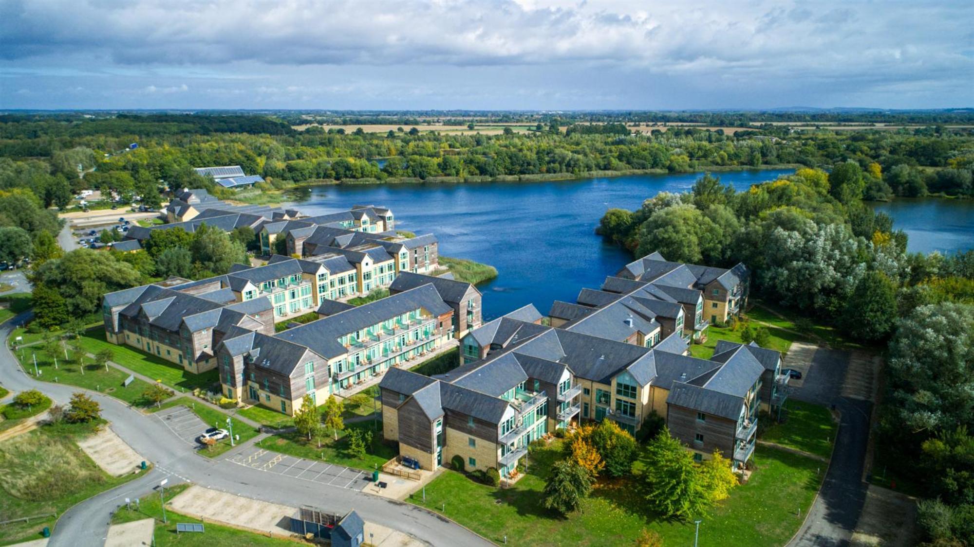 De Vere Cotswold Water Park South Cerney Bagian luar foto