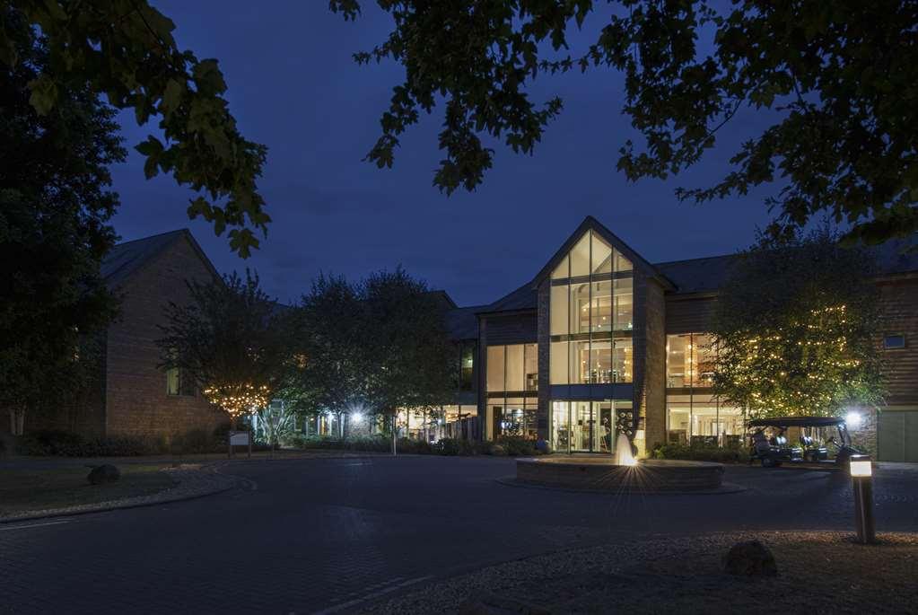 De Vere Cotswold Water Park South Cerney Bagian luar foto