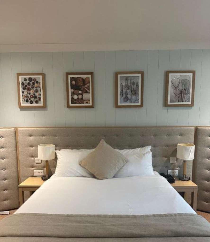De Vere Cotswold Water Park South Cerney Ruang foto