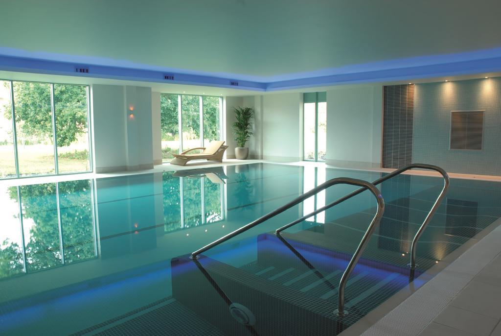 De Vere Cotswold Water Park South Cerney Bagian luar foto