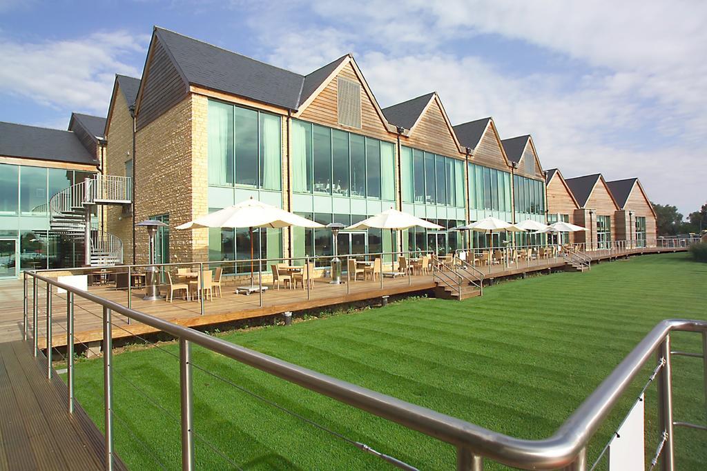 De Vere Cotswold Water Park South Cerney Bagian luar foto