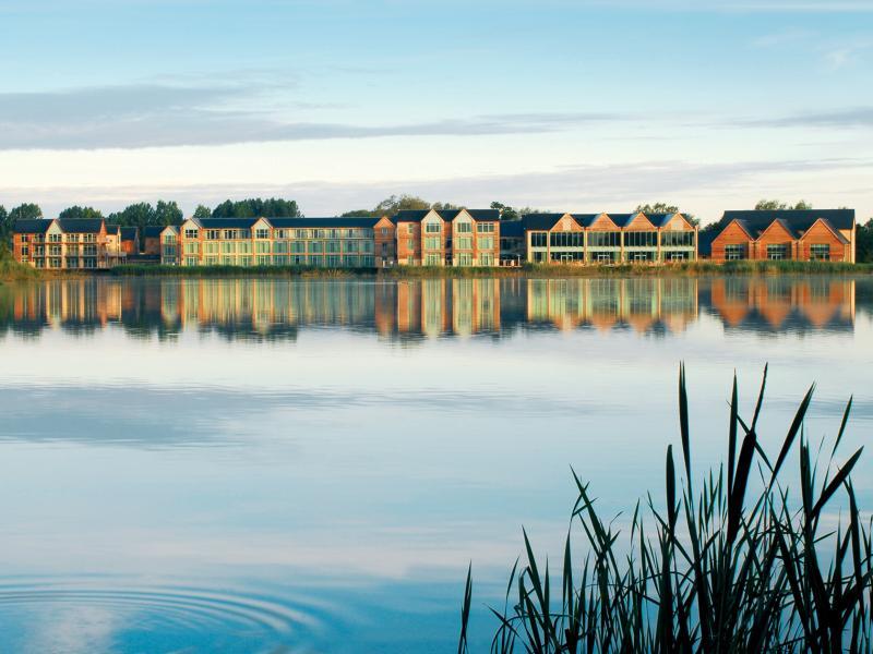 De Vere Cotswold Water Park South Cerney Bagian luar foto